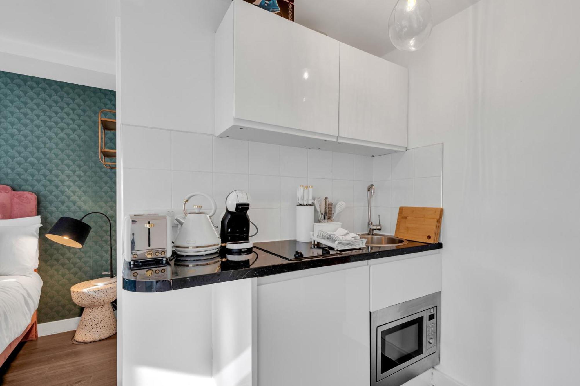 Urban Elegance Luxury Living With Kitchenette Apartment London Exterior photo